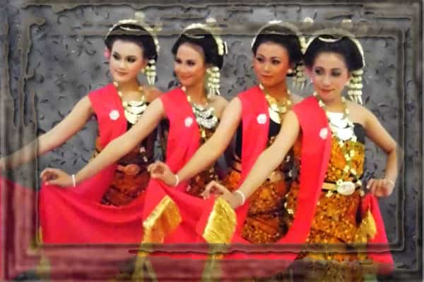 Kostum Tari Sanggar Tari Tradisional Kendali Manik Jakarta